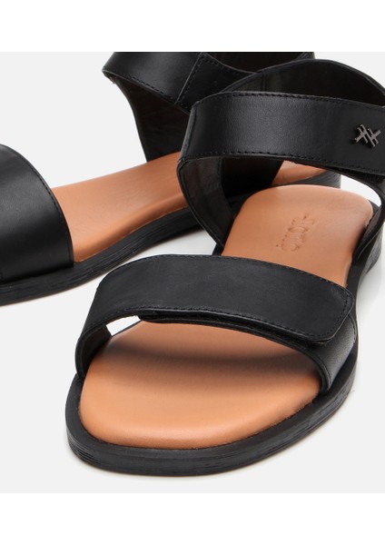 01SAH306950A100 KADIN Deri Siyah Ayarlanabilir Düz Sandalet