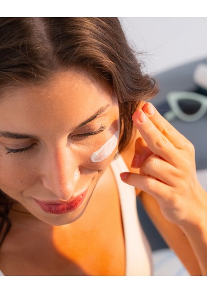 Invisible Ultra Fluid Yüksek Korumalı Uva+Uvb Güneş Kremi 50+ Spf 50 ml fırsatları