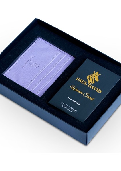 Hediyelik Set Özel Kadın Edp Parfüm ve Lila Deri Kartlık- Paçuli, Gül, Frezya Notalari, K-133-10