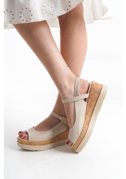 Yanları Kapalı Kalın Şeritli Ahşap Görünümlü Yüksek Dolgu Taban Yazlık Kadın Sandalet Ayakkabı fırsatları