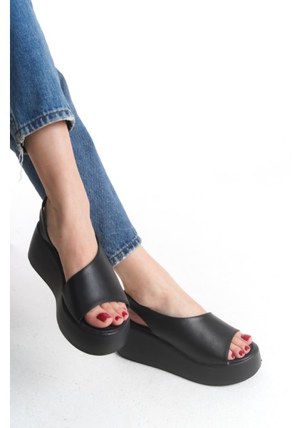 Kadın Yazlık Sandalet Yüksek Dolgu Taban Suni Deri Düz Tabanlı Pratik Tasarım