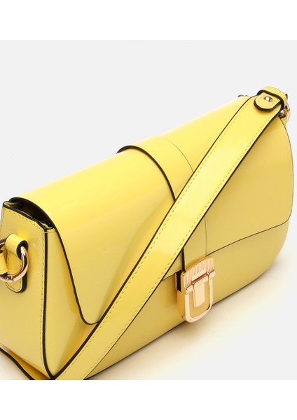 03CAH304920A500 KADIN Sarı Kilit Detaylı Çapraz Askılı Çanta