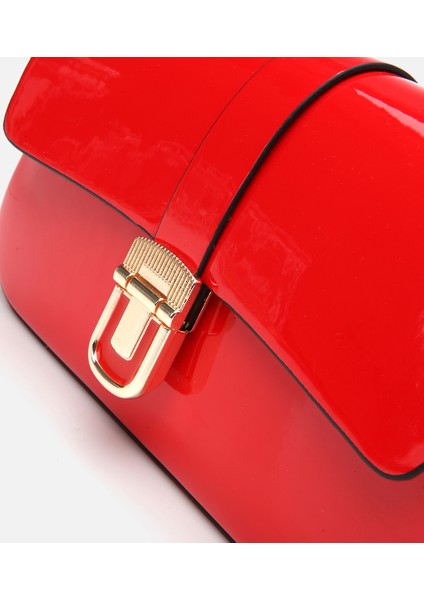 03CAH304920A750 KADIN Kırmızı Kilit Detaylı Çapraz Askılı Çanta