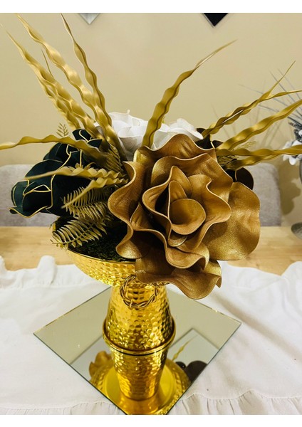Ayaklı Küpeli Gold Vazo Aranjman(AYNA DAHİL DEĞİLDİR.)