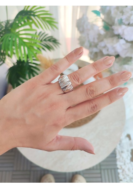 Kadın Bombeli Tırtıklı Model Yüzük