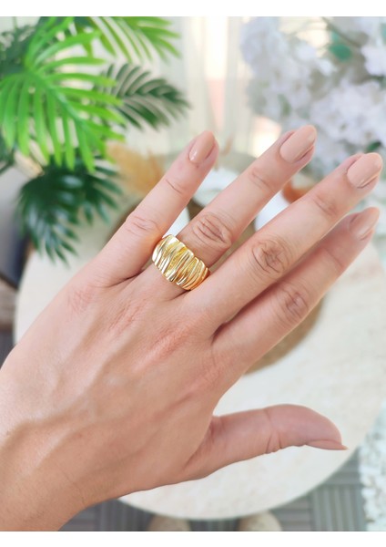 Kadın Bombeli Tırtıklı Model Yüzük