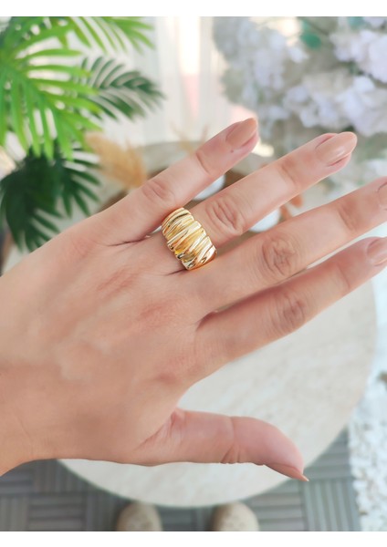 Kadın Bombeli Tırtıklı Model Yüzük modelleri