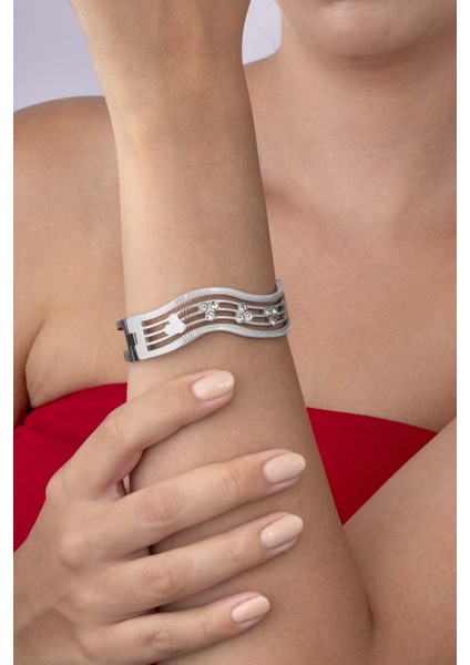 Dalgalı Model Ara Taşlı Beyaz Altın Kaplama Kadın Çelik Kelepçe Bileklilk modelleri