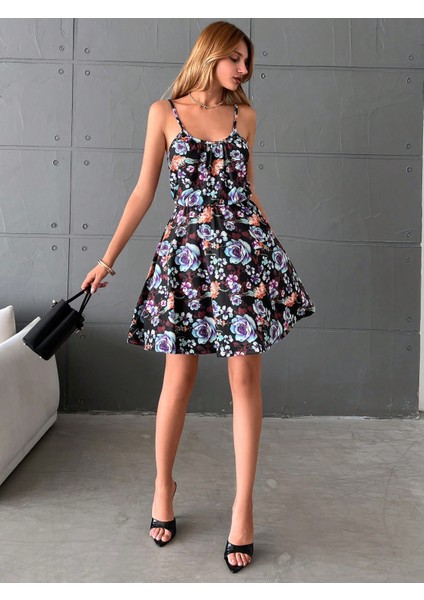 Siyah Mavi Çiçek Desenli Kare Yaka Diz Üstü Askılı Elbise modelleri