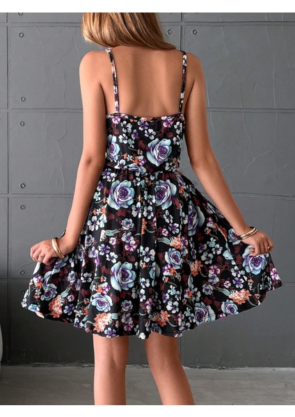 Siyah Mavi Çiçek Desenli Kare Yaka Diz Üstü Askılı Elbise fırsatları