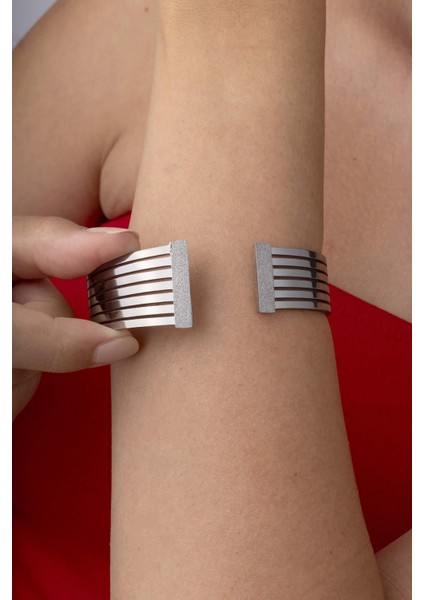 Zirkon Taşlı Şeritli Beyaz Altın Kaplama Kelepçe Bileklik