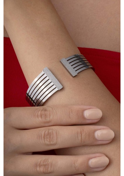 Zirkon Taşlı Şeritli Beyaz Altın Kaplama Kelepçe Bileklik modelleri