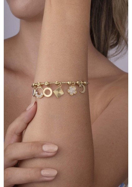 Beyaz Taşlı Yonca Işlemeli Altın Kaplama Charm Bileklik