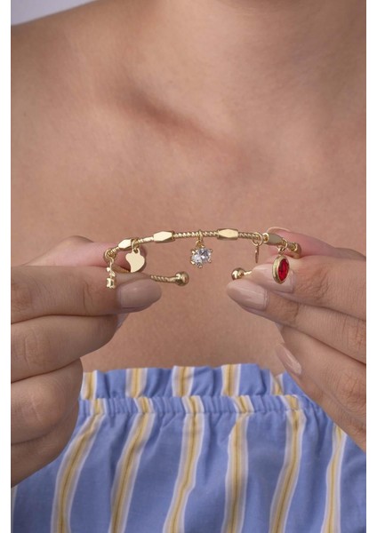 Kırmızı Taşlı Kalp Figürlü Altın Kaplama Çelik Kadın Charm Bileklik