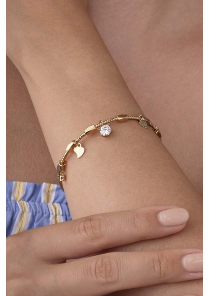 Kırmızı Taşlı Kalp Figürlü Altın Kaplama Çelik Kadın Charm Bileklik modelleri