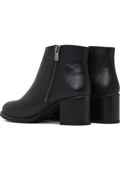 Kadın Siyah Fermuarlı Kalın Topuklu Bot 25WFE250318