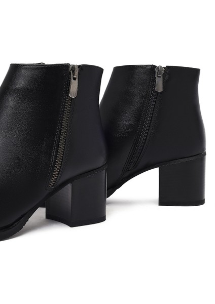 Kadın Siyah Fermuarlı Kalın Topuklu Bot 25WFE250318
