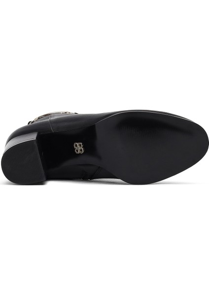 Kadın Siyah Fermuarlı Toka Detaylı Kalın Topuklu Deri Bot 25WFD160818