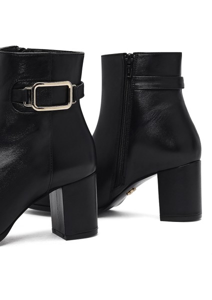 Kadın Siyah Fermuarlı Toka Detaylı Kalın Topuklu Deri Bot 25WFD160818