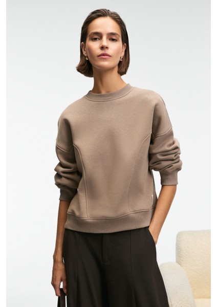 SERENYA Kadın Pamuklu Etiket Detaylı Bisiklet Yaka Vizon Sweatshirt