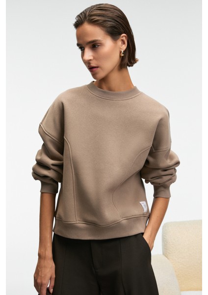 SERENYA Kadın Pamuklu Etiket Detaylı Bisiklet Yaka Vizon Sweatshirt fiyatları