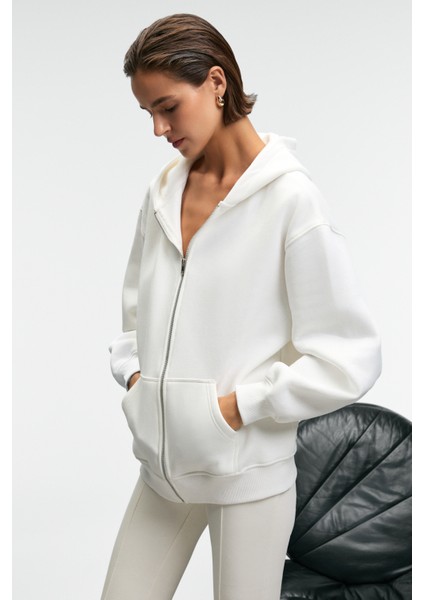 VALENYA Kadın Oversize Kapüşonlu Balon Kollu Metal Fermuarlı Beyaz Sweatshirt modelleri