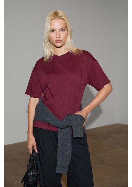 Jemmy Kadın %100 Organik Pamuk Relaxed Fit Yırtmaçlı Yuvarlak Yakalı Bordo T-Shirt