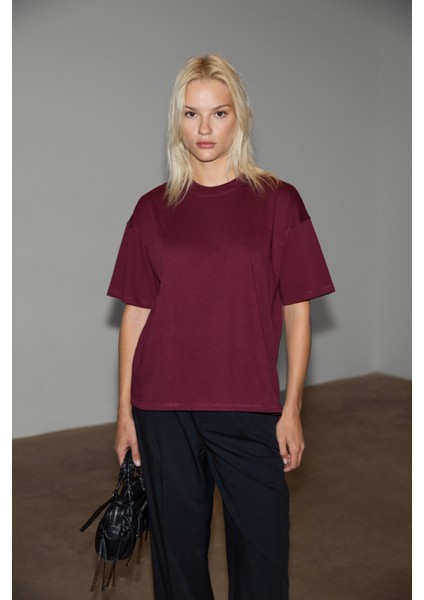 Jemmy Kadın %100 Organik Pamuk Relaxed Fit Yırtmaçlı Yuvarlak Yakalı Bordo T-Shirt modelleri