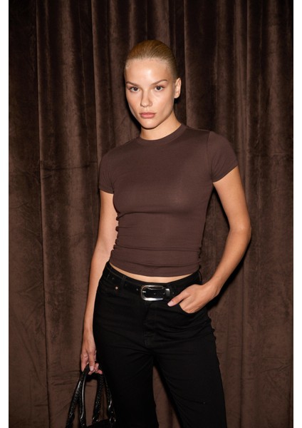 HOPEWELL Kadın Yuvarlak Yaka Örme Slim Fit Koyu Kahverengi T-Shirt