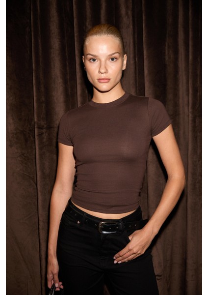 HOPEWELL Kadın Yuvarlak Yaka Örme Slim Fit Koyu Kahverengi T-Shirt fırsatları
