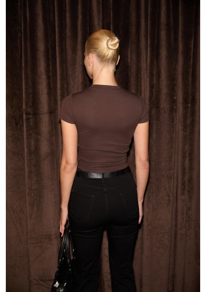 HOPEWELL Kadın Yuvarlak Yaka Örme Slim Fit Koyu Kahverengi T-Shirt