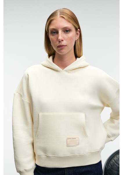 CLARIE Kadın Organik Pamuklu Oversize Kanguru Cepli Kapüşonlu Ekru Sweatshirt fırsatları