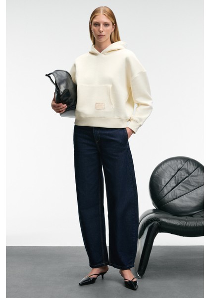 CLARIE Kadın Organik Pamuklu Oversize Kanguru Cepli Kapüşonlu Ekru Sweatshirt indirimleri