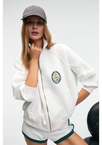 TORMENTA Kadın Nakışlı Fermuarlı Dik Yaka Çift Cepli Reglan Kol Beyaz Sweatshirt modelleri