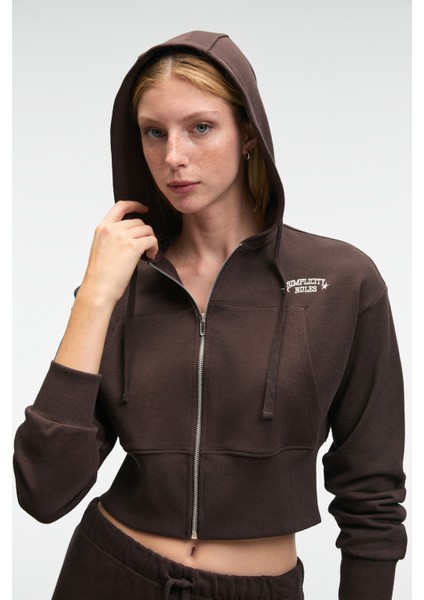 ELARA Kadın Metal Fermuarlı Nakışlı Kapüşonlu Crop Koyu Kahverengi Sweatshirt