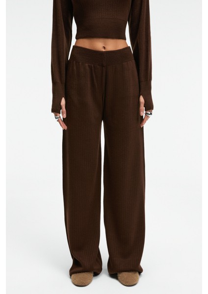 MARIPOSA Kadın Yuvarlak Yaka Çizgi Desenli Crop Geniş Paça Triko Kahverengi Alt-Üst Takım fırsatları