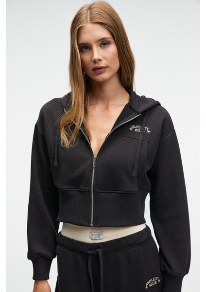 ELARA Kadın Metal Fermuarlı Nakışlı Kapüşonlu Crop Antrasit Sweatshirt
