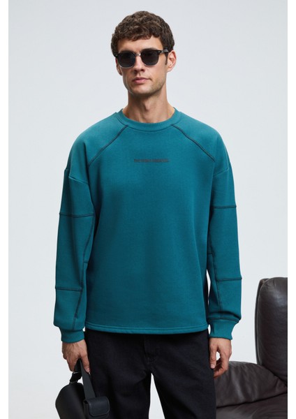 HAL Erkek Yuvarlak Yaka Önünde Ve Kollarında Süs Dikiş Detaylı Baskılı Regular Fit Yeşil Sweatshirt