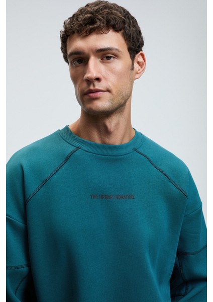 HAL Erkek Yuvarlak Yaka Önünde Ve Kollarında Süs Dikiş Detaylı Baskılı Regular Fit Yeşil Sweatshirt indirimleri