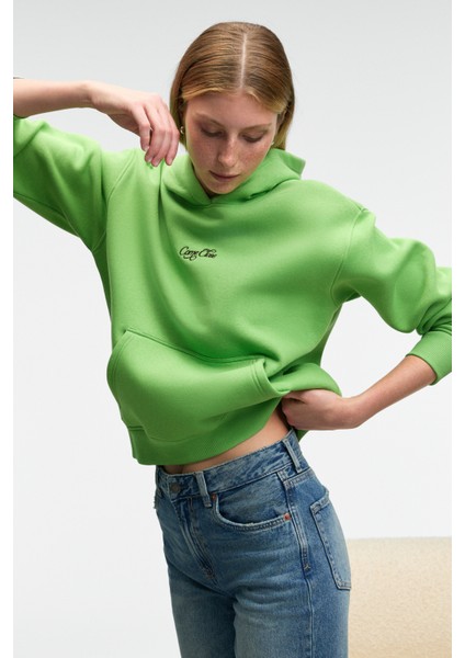 MELUREA Kadın Nakışlı Kapüşonlu Comfort Fit Fıstık Yeşili Sweatshirt fırsatları