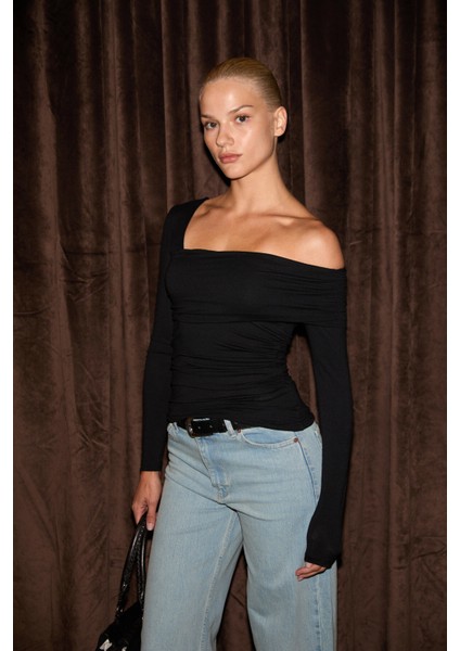 VELMEA Kadın Asimetrik Yaka Omuz Detaylı Slim Fit Siyah Bluz modelleri