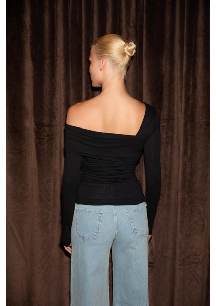 VELMEA Kadın Asimetrik Yaka Omuz Detaylı Slim Fit Siyah Bluz indirimleri