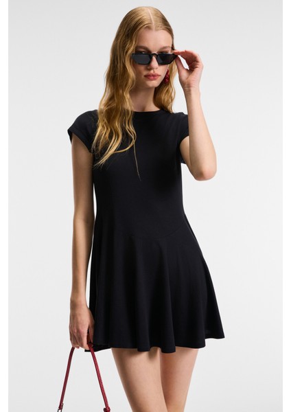 NURVA Kadın Bisiklet Yaka Cap Kol Beli Kesikli Mini Siyah Elbise fiyatları