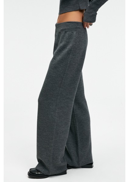 MARIPOSA Kadın Yuvarlak Yaka Çizgi Desenli Crop Geniş Paça Triko Antrasit Alt-Üst Takım