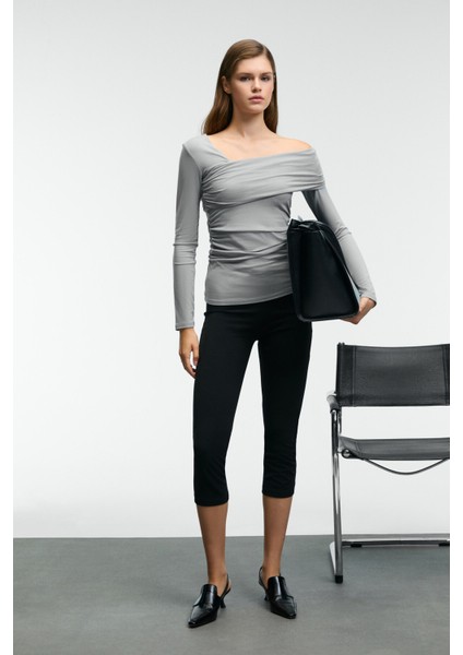 VELMEA Kadın Asimetrik Yaka Omuz Detaylı Slim Fit Açık Gri Bluz fiyatları