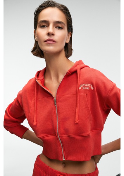 ELARA Kadın Metal Fermuarlı Nakışlı Kapüşonlu Crop Kırmızı Sweatshirt modelleri