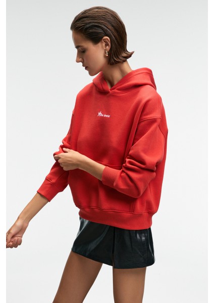 MELUREA Kadın Nakışlı Kapüşonlu Comfort Fit Kırmızı Sweatshirt modelleri