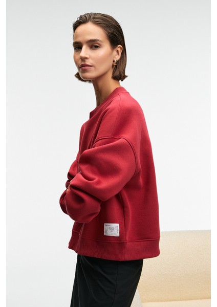 SERENYA Kadın Pamuklu Etiket Detaylı Bisiklet Yaka Kırmızı Sweatshirt fiyatları