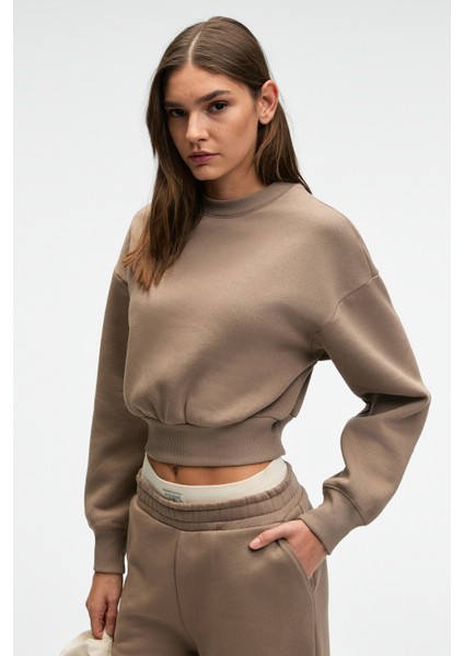 KARALIS Kadın Pamuklu Bisiklet Yaka Crop Vizon Sweatshirt fiyatları