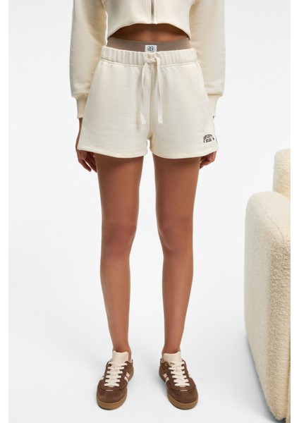 MOREVA Kadın Nakışlı Rahat Ekru Şort